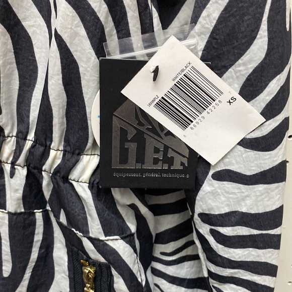 NWT G.E.T. Women’s XS Zebra Print LightWeight Water Resistant Hidden Hood Jacket - Picture 12 of 16